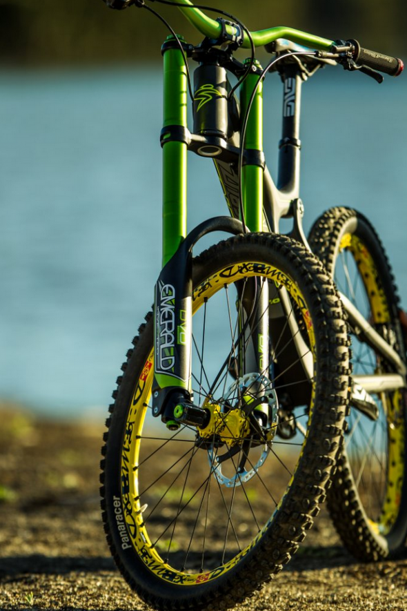 cedrci_gracia_dvo_emerald_sea_otter_downhill_v10_santacruz
